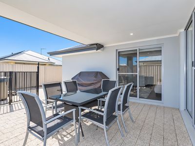 9 Pierrepoint Loop, Champion Lakes