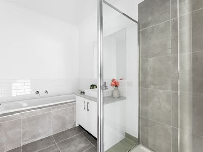 9 Papaya Walk, Manor Lakes