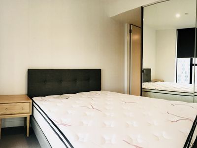 911 / 160 Victoria Street, Carlton