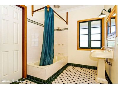 73 Alperton Road, Burbank