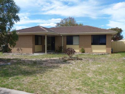 7 Glenister Place, Horsham