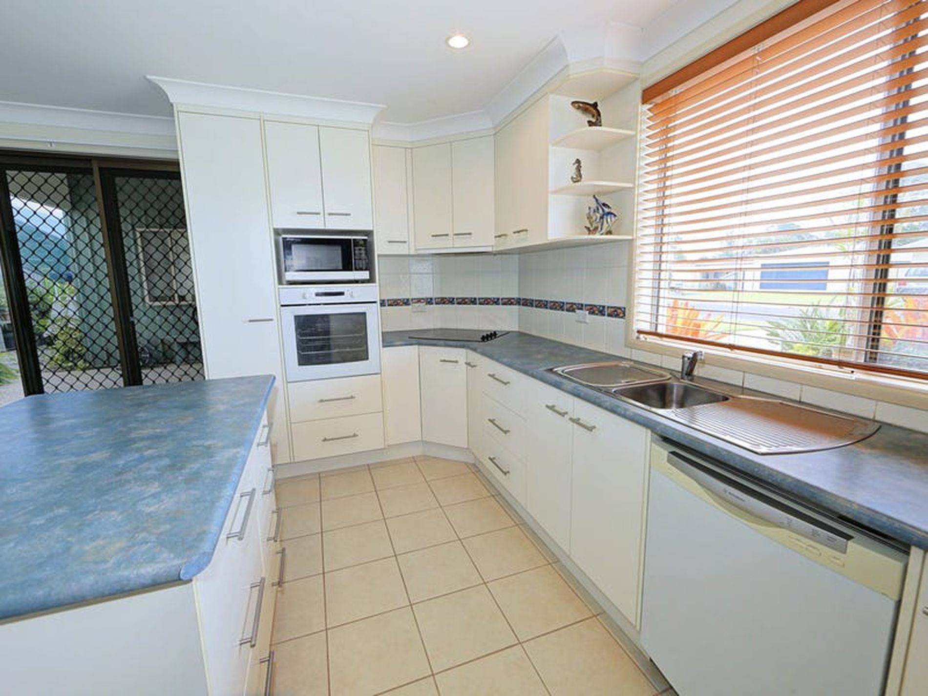 9 Fifth Avenue, Woodgate
