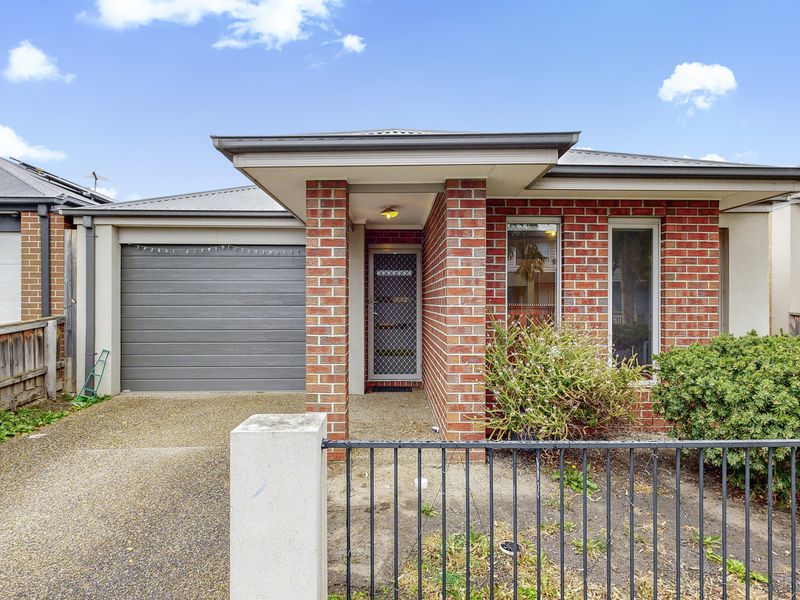 10 Armidale Drive, Pakenham