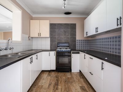 90 North Terrace, Victory Heights