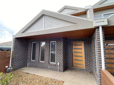 1 / 252 Pakington Street, Geelong West