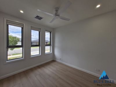 1 / 27 Crestwood Road, Thornton