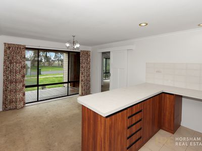 6 Railway Avenue, Horsham