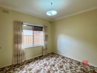 22 Lake Street, Avondale Heights