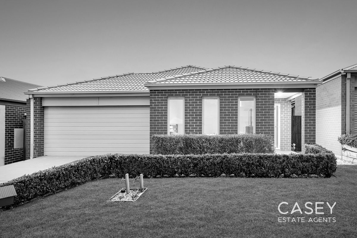 Modern Family Living in Casiana Grove Estate!
