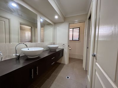 18 Peel Place, Dubbo
