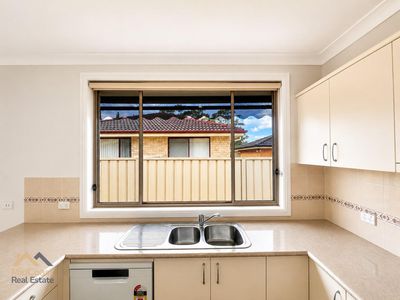 2 / 10 Robina Grove, Forster