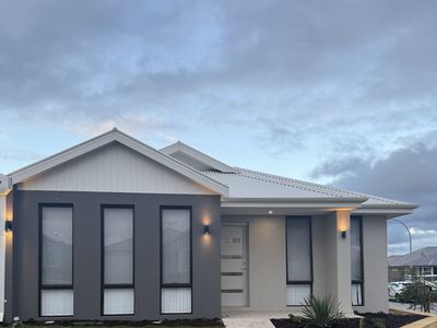 102 Leeward Avenue, Eglinton