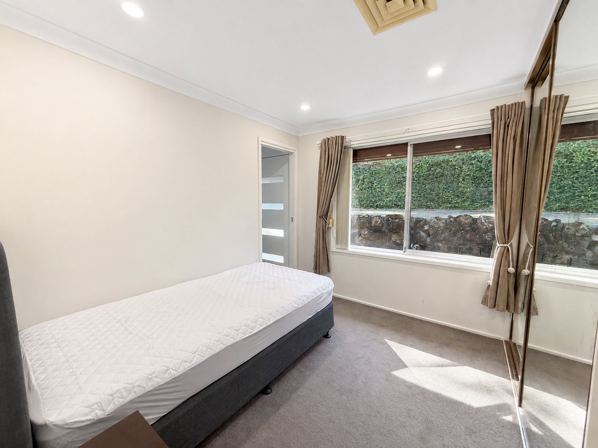 127 KOLOONA AVENUE, Mount Keira