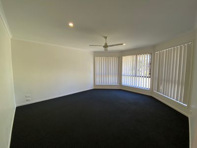 4 Magellan Circuit, Urraween