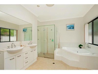 6 Riverbreeze Avenue, Noosa Waters