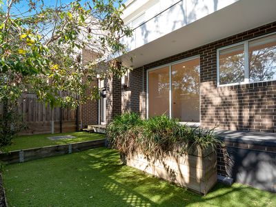 2 / 2 Donald Avenue, Essendon