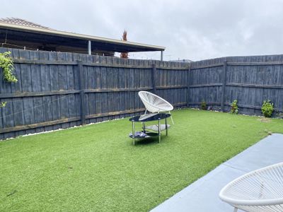2 / 16 Starflower Way, Truganina