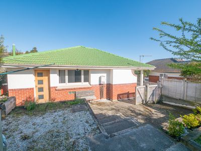 83 Easther Crescent, Kew