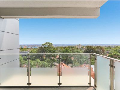 R213 / 200-220 Pacific Highway, Crows Nest