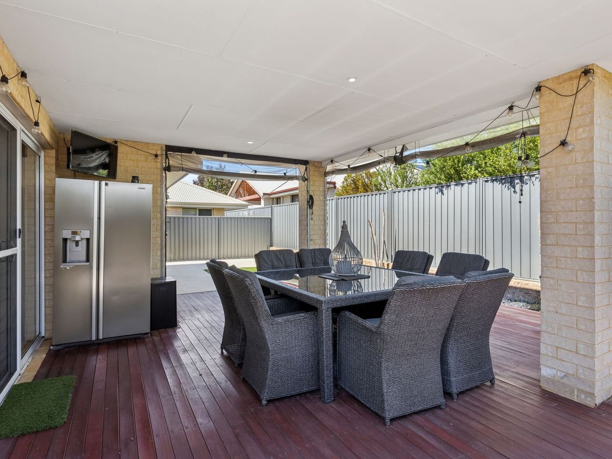 15 Palomino Promenade, The Vines