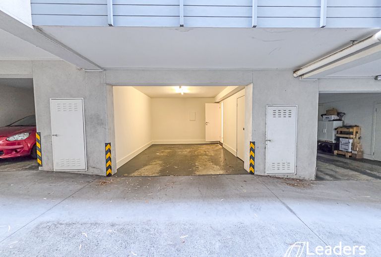 10 TEA TREE LANE, Burwood