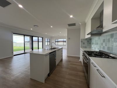 8 Kirkwood Place, Dubbo