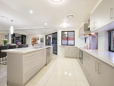 27 The Crescent, Underwood