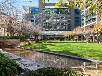 808 / 250 Saint Kilda Road, Southbank