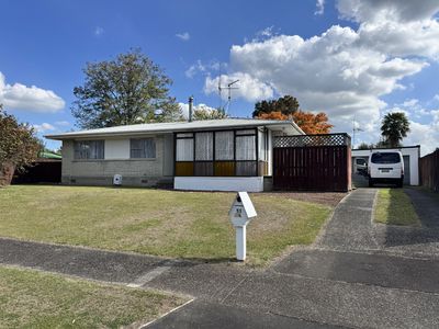 11 Brookbank Place, Glenview