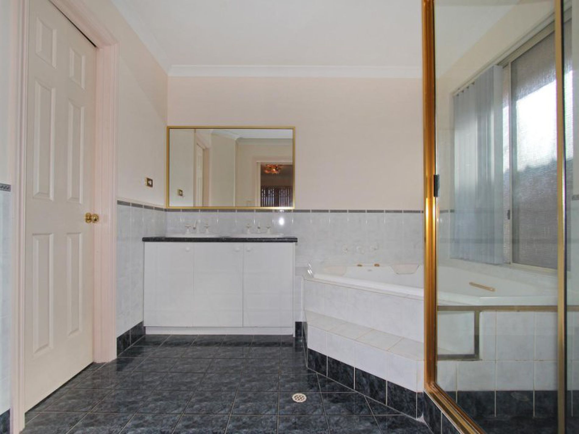 4 McGillivray Crescent, Somerville