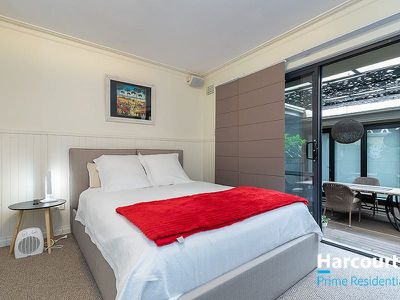 6 Amaroo Street, Reid