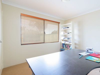 25 Kinsale Bend , Port Kennedy