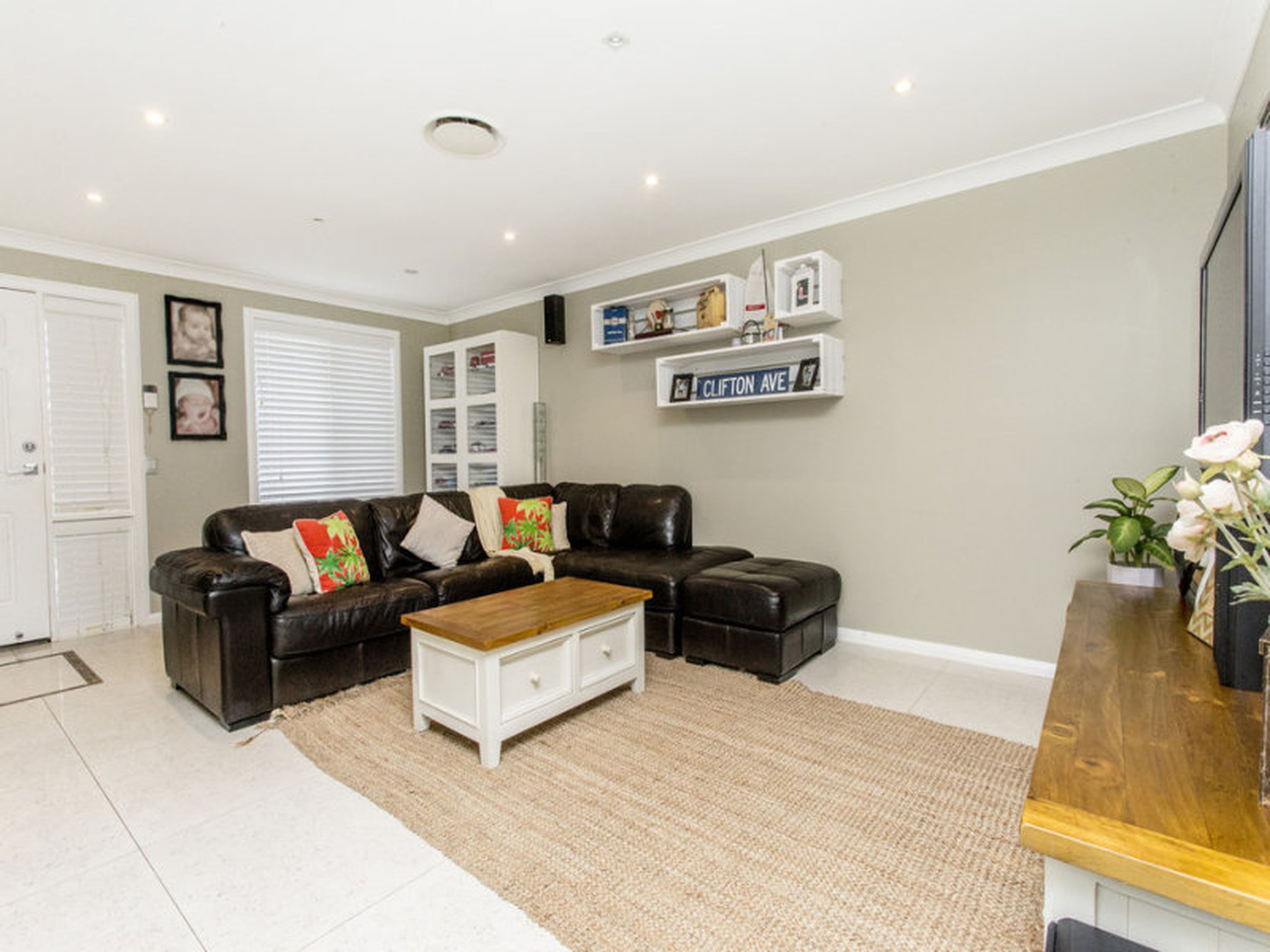 5 Woburn Place, GLENMORE PARK