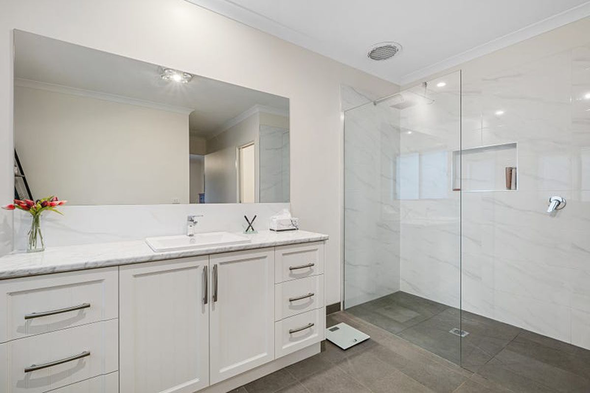 100 Livingstone Street, Avenel