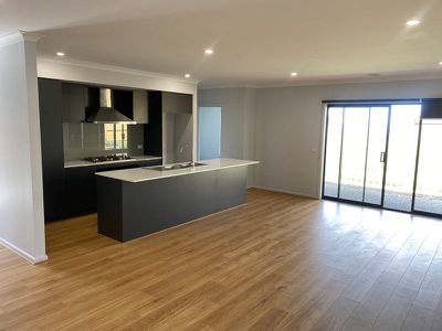 4 Shrubs Road, Mambourin