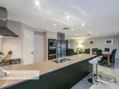18 Liriope Parkway, Sinagra