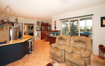 6 Sunhill Court, Beaconsfield