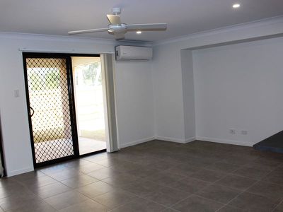 1 / 57 Bradnam Way, Urangan