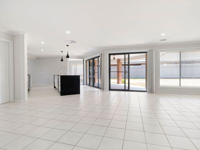 116 CAMBRIDGE DRIVE , Thurgoona