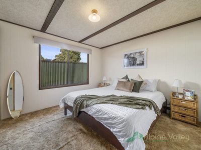 4 Damms Court, Tawonga South