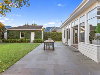 9 Farm Street, Newport
