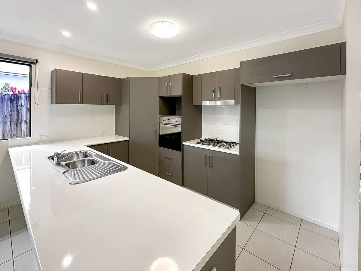 11 Rosenberg St, Atherton