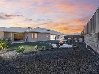 5 Scarlet Close, Tapping