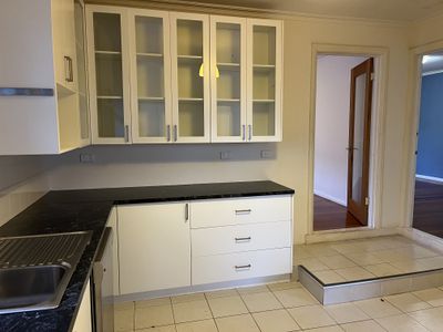 2 / 33 The Avenue, Belmont