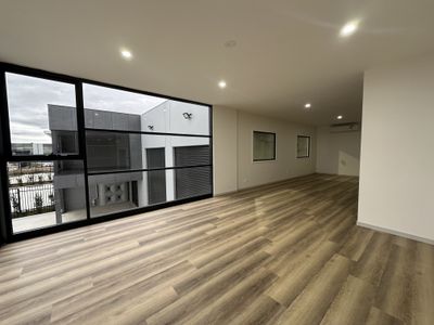 2 / 26 Robbins Circuit, Williamstown North