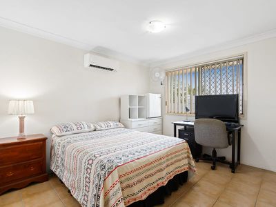 4 Oakmont Ave, Oxley