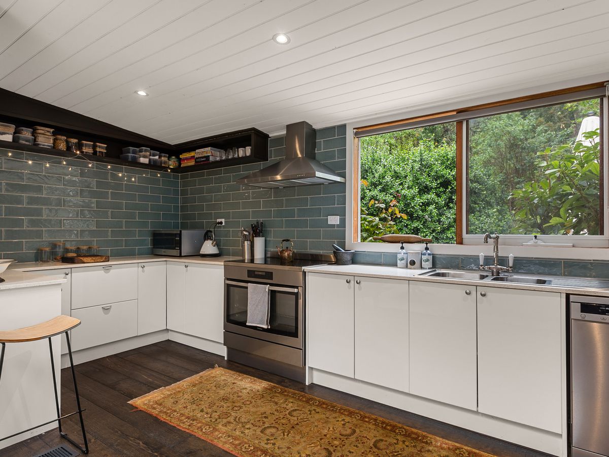 24 Blanche Parade, Mount Macedon