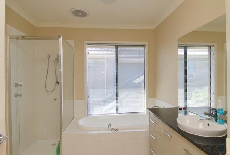 7 Waterstone Cove, Sanctuary Lakes
