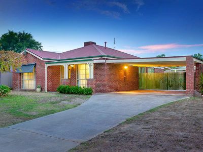 14 THOMAS PLACE, Wodonga