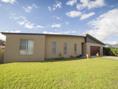 108 Maple Crescent, Narromine
